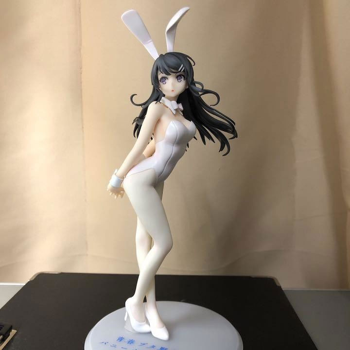 mai white displayed 3