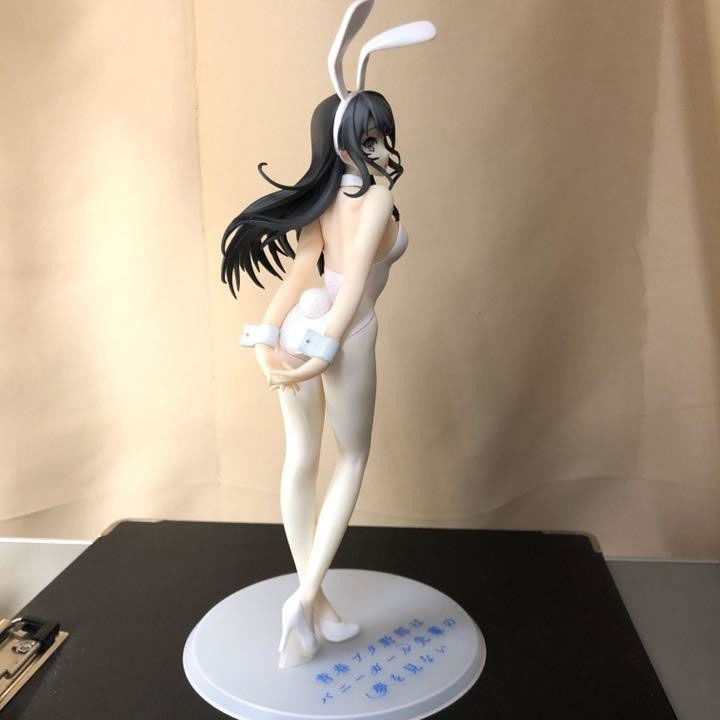 mai white displayed 4